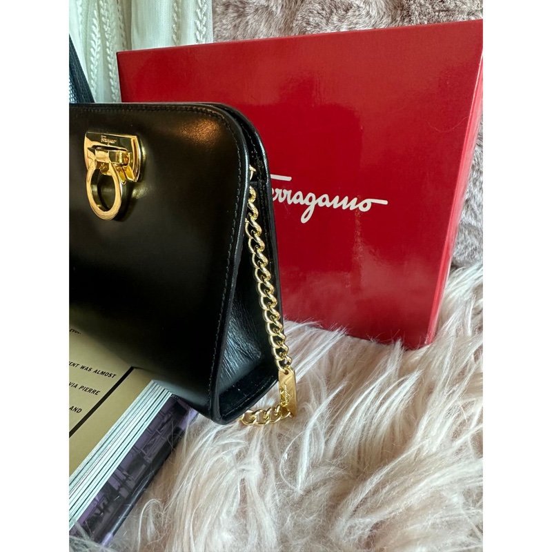 菲拉格慕 Salvatore Ferragamo 經典馬蹄扣 黛安娜王妃同款 Gancini 皮革鏈條斜背包-8