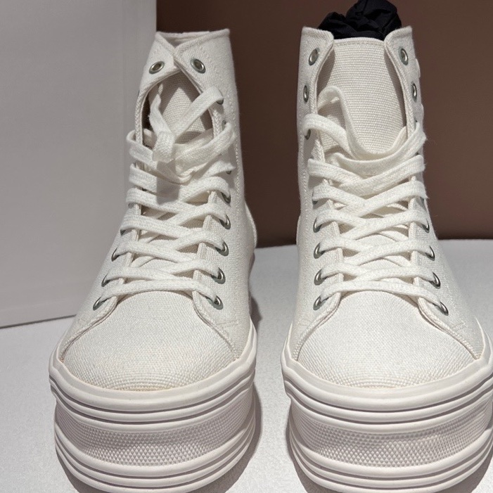 閒置新 未使用  Celine 白色帆布 鞋子37碼 附件…盒子-4