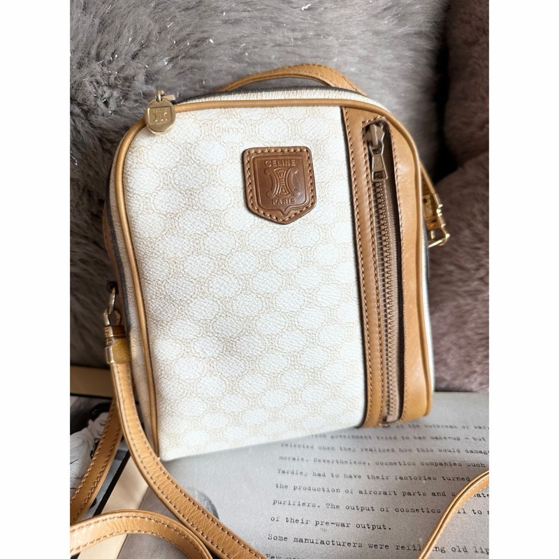 思琳 賽琳 白色老花包 白色 米色  老花 凱旋門 斜背包 側背包 中古包包  罕有 斜挎包 斜背包 相機包 單肩包 中古包 經典款  復古包 古董包 vintage celine white beige camera crossbody bag-9