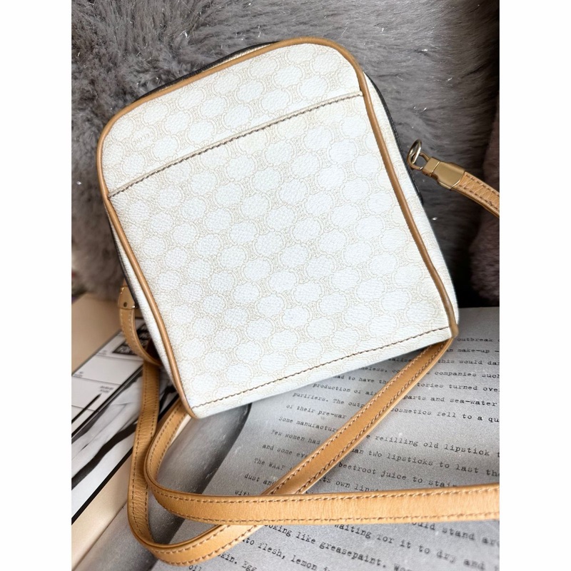 思琳 賽琳 白色老花包 白色 米色  老花 凱旋門 斜背包 側背包 中古包包  罕有 斜挎包 斜背包 相機包 單肩包 中古包 經典款  復古包 古董包 vintage celine white beige camera crossbody bag-11