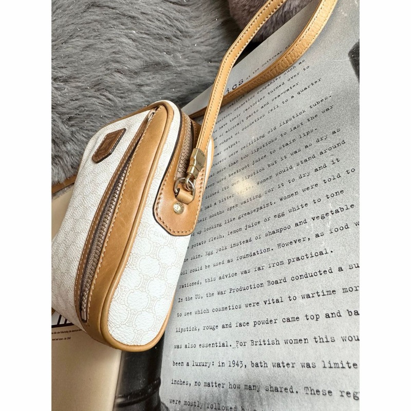 思琳 賽琳 白色老花包 白色 米色  老花 凱旋門 斜背包 側背包 中古包包  罕有 斜挎包 斜背包 相機包 單肩包 中古包 經典款  復古包 古董包 vintage celine white beige camera crossbody bag-13