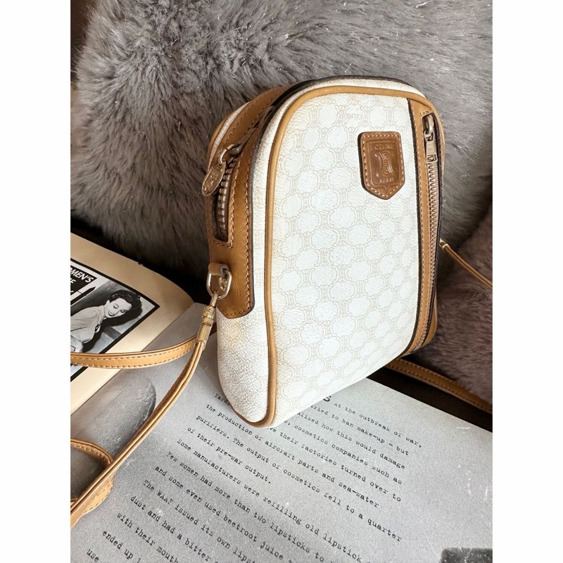 思琳 賽琳 白色老花包 白色 米色  老花 凱旋門 斜背包 側背包 中古包包  罕有 斜挎包 斜背包 相機包 單肩包 中古包 經典款  復古包 古董包 vintage celine white beige camera crossbody bag-17