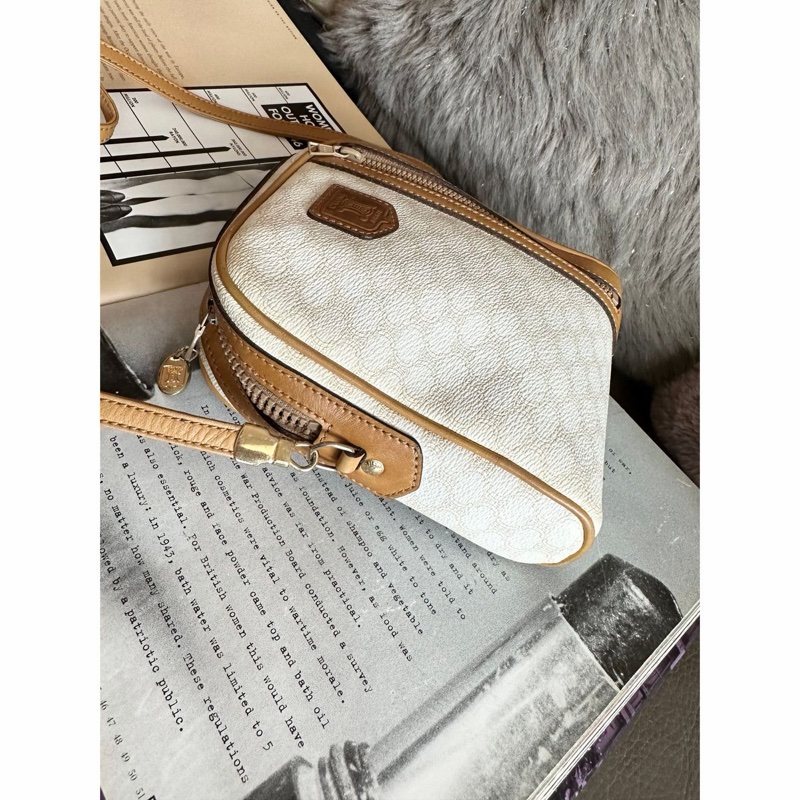 思琳 賽琳 白色老花包 白色 米色  老花 凱旋門 斜背包 側背包 中古包包  罕有 斜挎包 斜背包 相機包 單肩包 中古包 經典款  復古包 古董包 vintage celine white beige camera crossbody bag-18