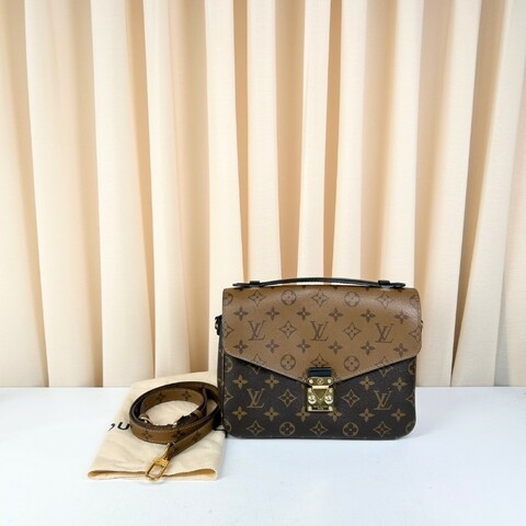 專櫃價3.8折！路易威登/Lv  焦糖拼色老花郵差包 熱門款 永不過時 輕鬆搭配 很實用