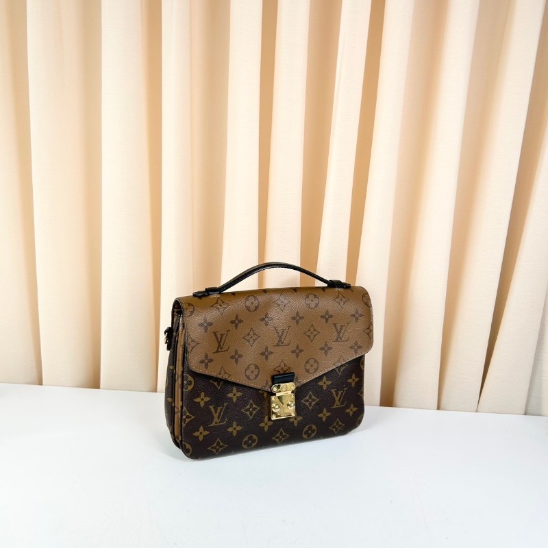 專櫃價3.8折！路易威登/Lv  焦糖拼色老花郵差包 熱門款 永不過時 輕鬆搭配 很實用-4