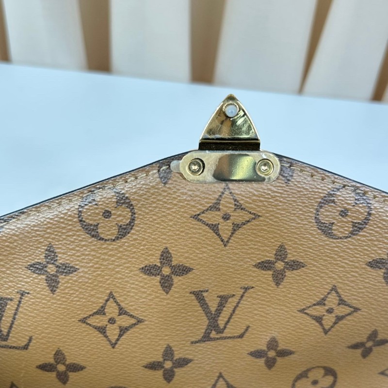 專櫃價3.8折！路易威登/Lv  焦糖拼色老花郵差包 熱門款 永不過時 輕鬆搭配 很實用-12