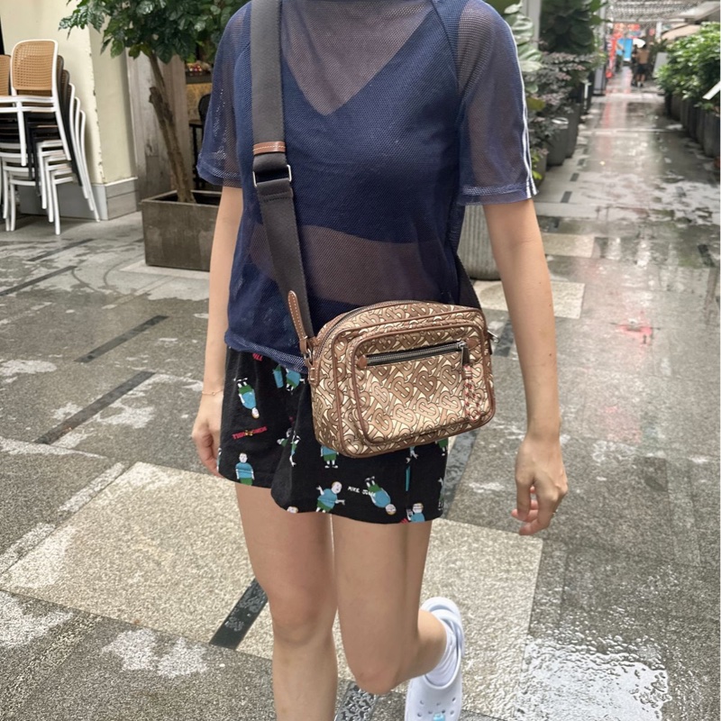博柏利 老花 Burberry 咖啡色滿版TB包 側背包 斜背包 斜挎包 相機包 camera bag 中性款式 男女合用-2