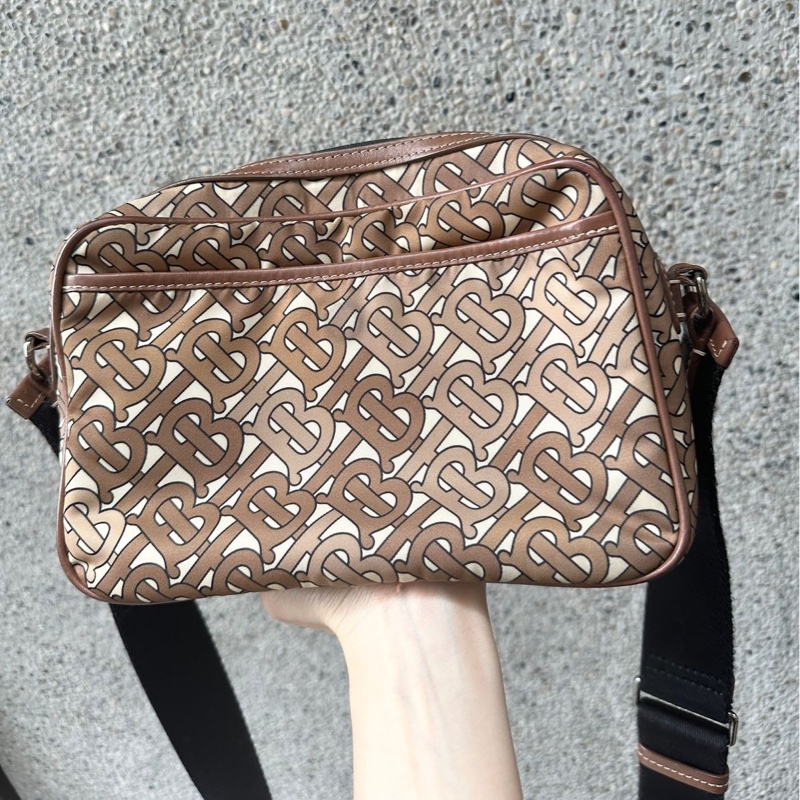 博柏利 老花 Burberry 咖啡色滿版TB包 側背包 斜背包 斜挎包 相機包 camera bag 中性款式 男女合用-6