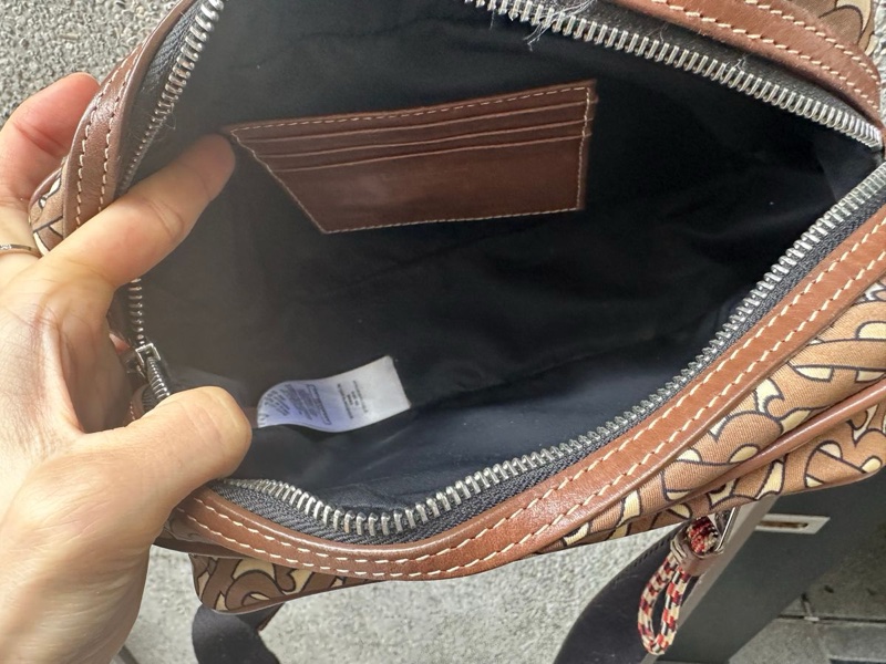 博柏利 老花 Burberry 咖啡色滿版TB包 側背包 斜背包 斜挎包 相機包 camera bag 中性款式 男女合用-10