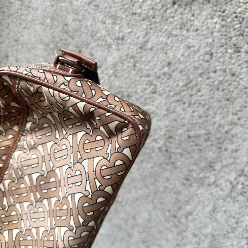 博柏利 老花 Burberry 咖啡色滿版TB包 側背包 斜背包 斜挎包 相機包 camera bag 中性款式 男女合用-17