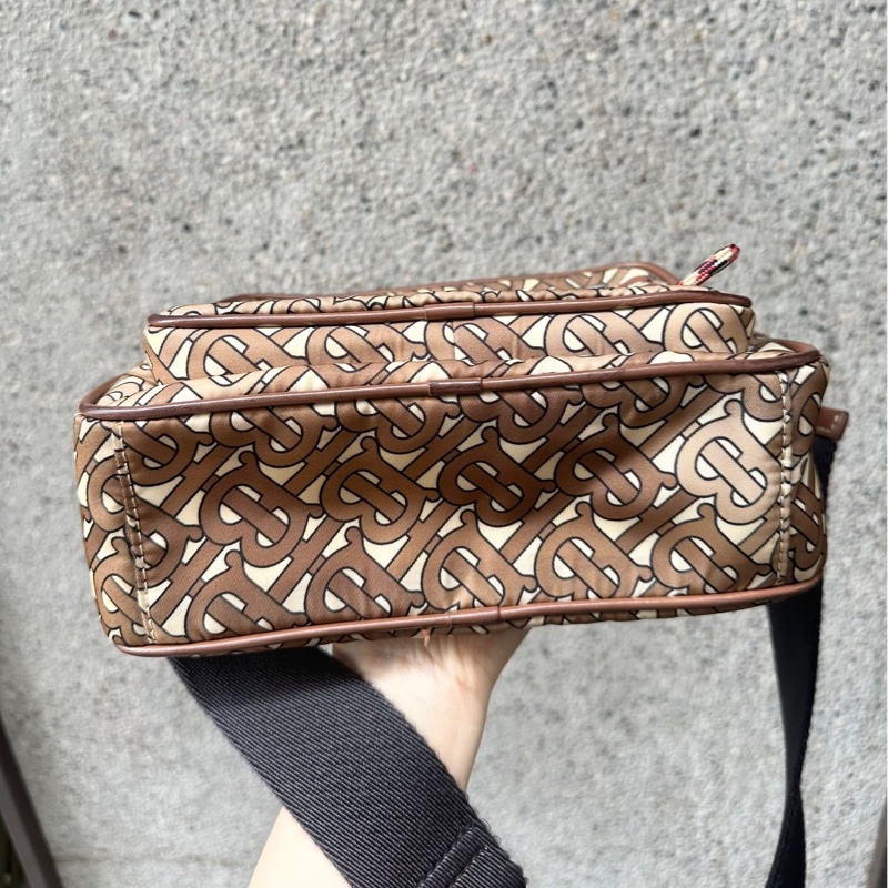 博柏利 老花 Burberry 咖啡色滿版TB包 側背包 斜背包 斜挎包 相機包 camera bag 中性款式 男女合用-18