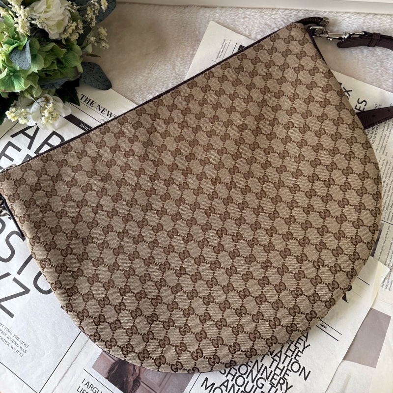 B 系列緹花布大款彎月肩背包/斜背包(米色)-1