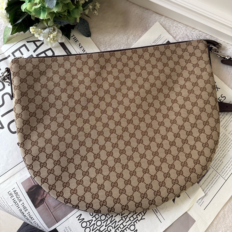 B 系列緹花布大款彎月肩背包/斜背包(米色)-2