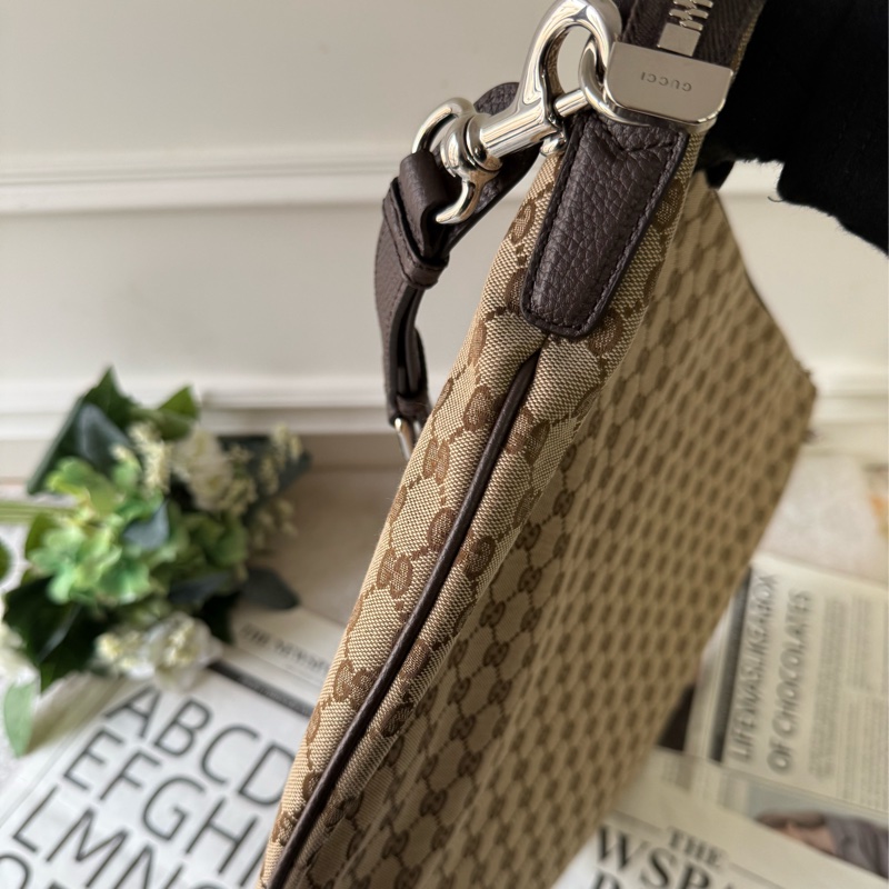 B 系列緹花布大款彎月肩背包/斜背包(米色)-4