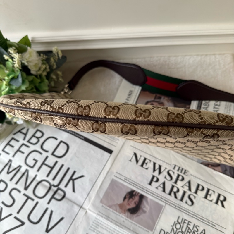 B 系列緹花布大款彎月肩背包/斜背包(米色)-5