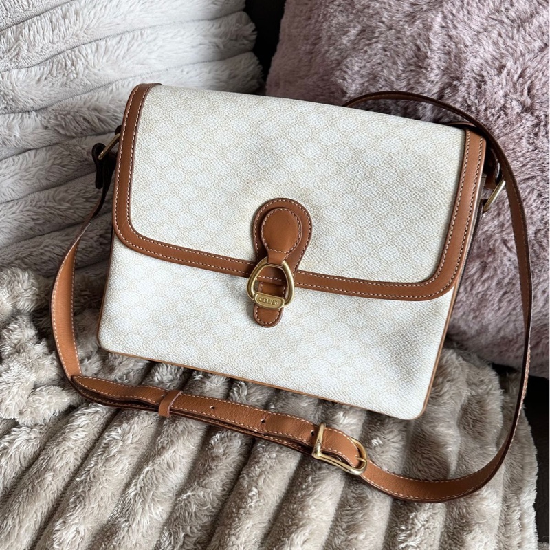 思琳 賽琳 白色老花包 馬蹄扣 白色 米色  老花 凱旋門 斜背包 側背包 中古包包  罕有 側背包 斜背 郵差包 風琴包 單肩包 中古包 經典款  復古包 古董包 vintage celine white beige horsebit crossbody bag-5