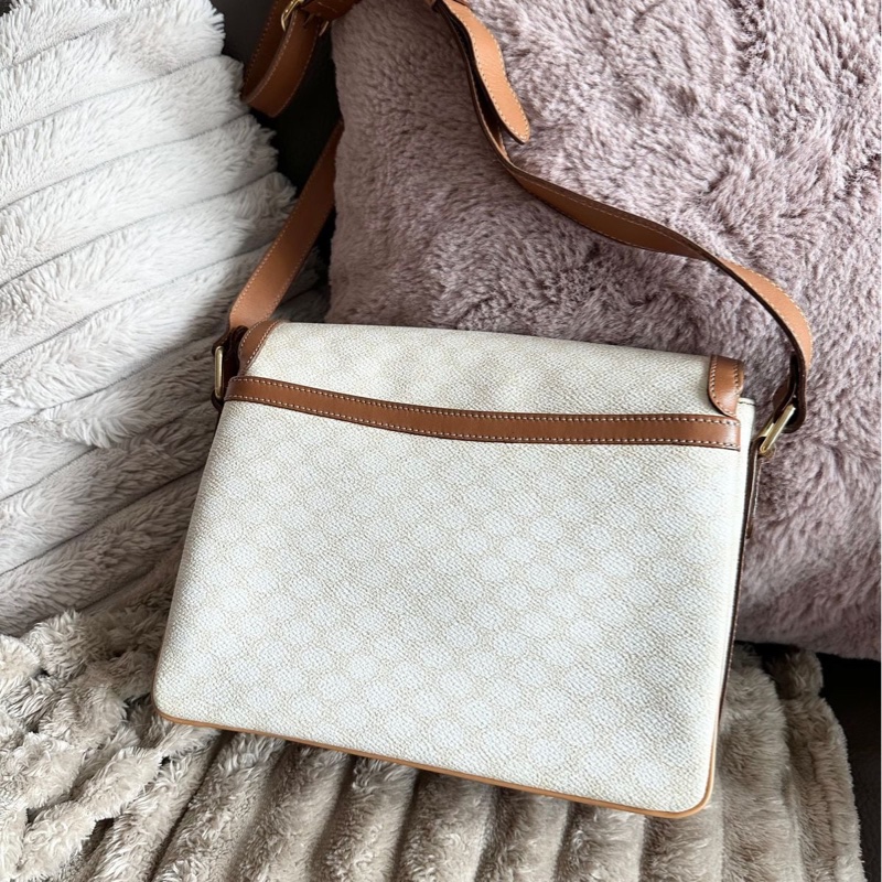 思琳 賽琳 白色老花包 馬蹄扣 白色 米色  老花 凱旋門 斜背包 側背包 中古包包  罕有 側背包 斜背 郵差包 風琴包 單肩包 中古包 經典款  復古包 古董包 vintage celine white beige horsebit crossbody bag-10