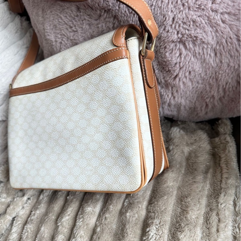 思琳 賽琳 白色老花包 馬蹄扣 白色 米色  老花 凱旋門 斜背包 側背包 中古包包  罕有 側背包 斜背 郵差包 風琴包 單肩包 中古包 經典款  復古包 古董包 vintage celine white beige horsebit crossbody bag-11