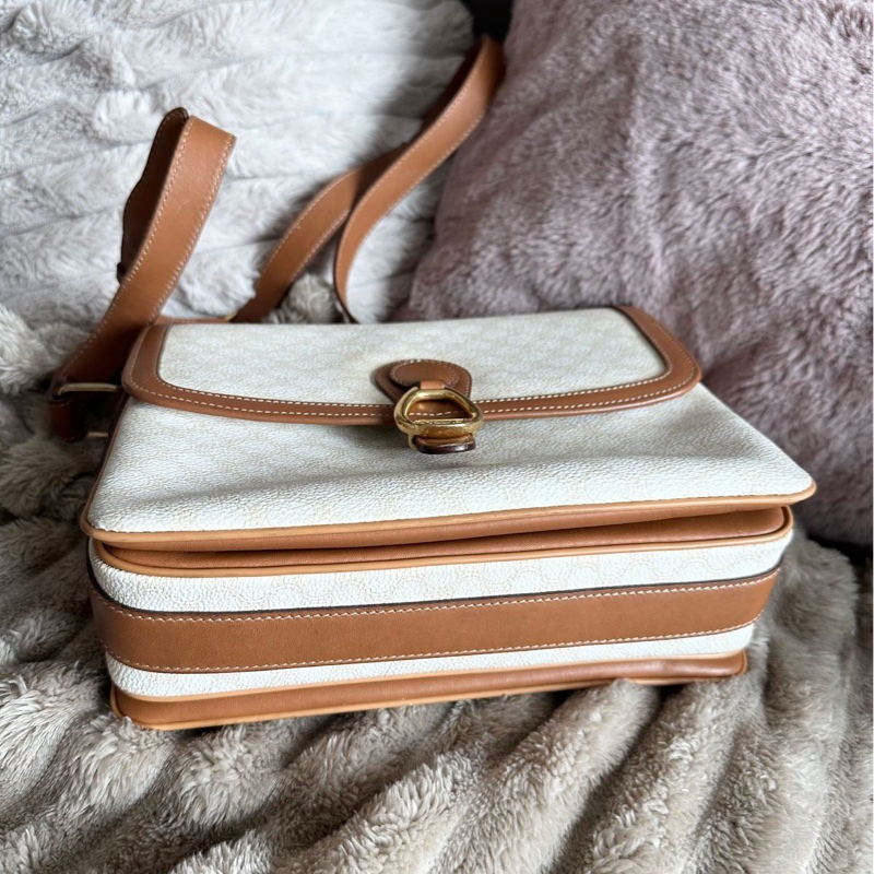 思琳 賽琳 白色老花包 馬蹄扣 白色 米色  老花 凱旋門 斜背包 側背包 中古包包  罕有 側背包 斜背 郵差包 風琴包 單肩包 中古包 經典款  復古包 古董包 vintage celine white beige horsebit crossbody bag-13