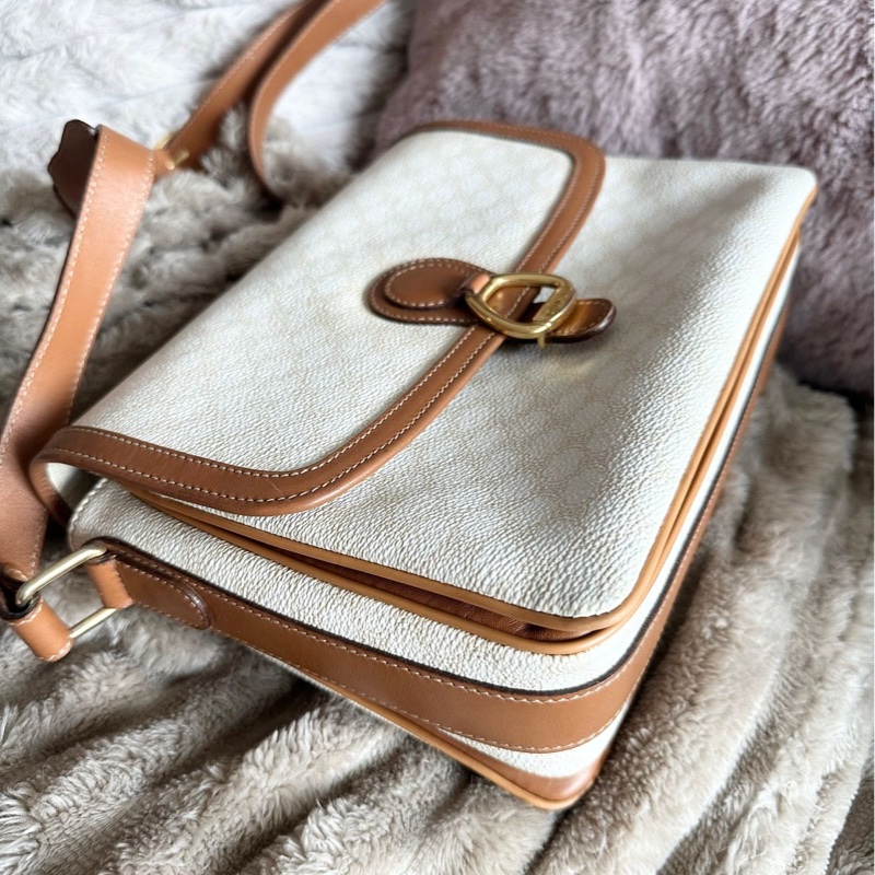 思琳 賽琳 白色老花包 馬蹄扣 白色 米色  老花 凱旋門 斜背包 側背包 中古包包  罕有 側背包 斜背 郵差包 風琴包 單肩包 中古包 經典款  復古包 古董包 vintage celine white beige horsebit crossbody bag-14