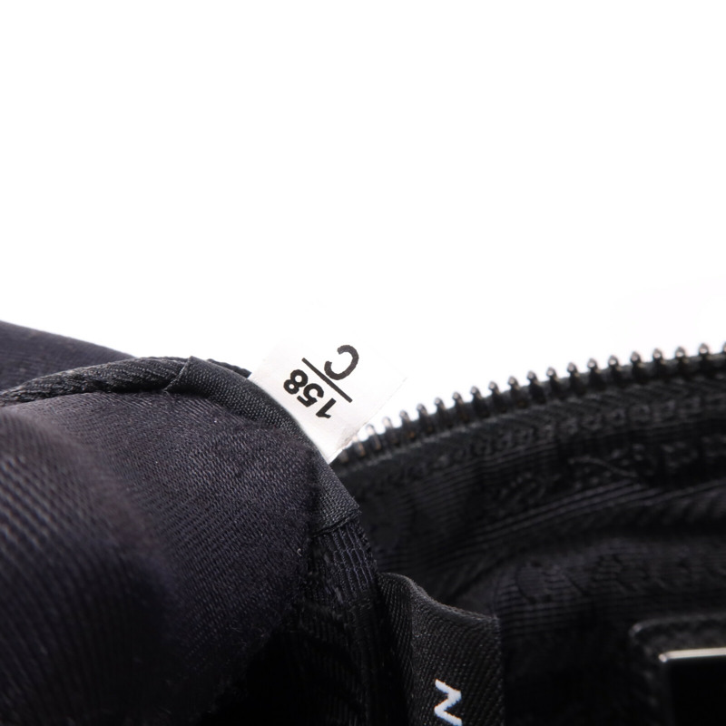 PRADA 尼龍Messenger Bag銀扣肩背袋-6