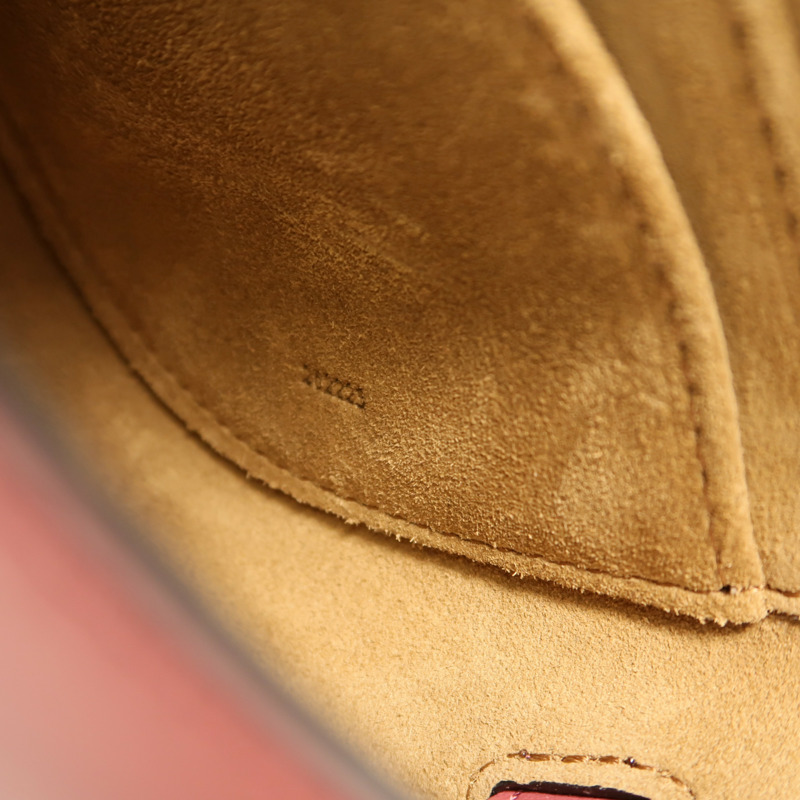 LOEWE 牛皮皮革Mini Gate金扣肩背袋-6