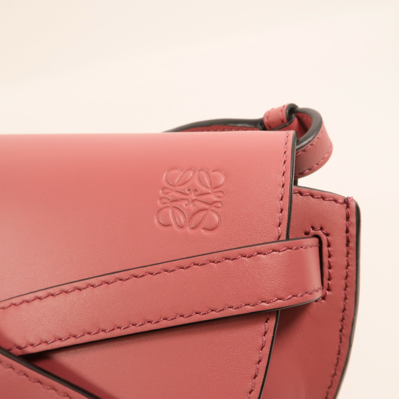 LOEWE 牛皮皮革Mini Gate金扣肩背袋-9