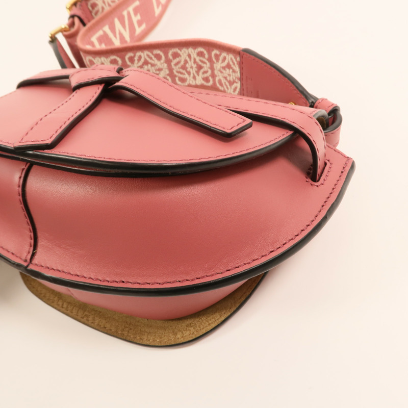 LOEWE 牛皮皮革Mini Gate金扣肩背袋-12