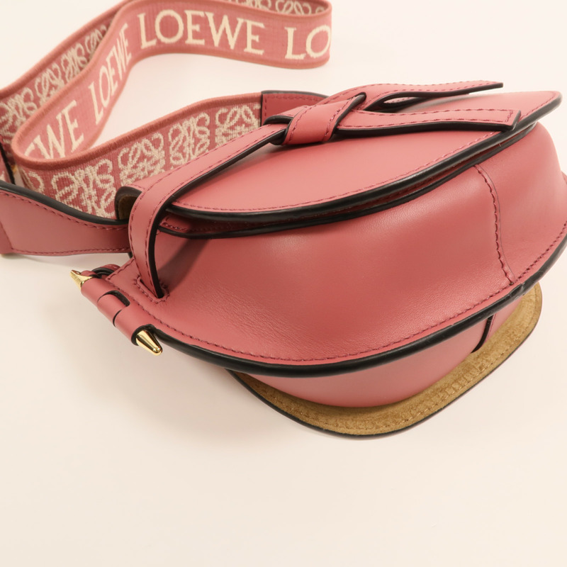 LOEWE 牛皮皮革Mini Gate金扣肩背袋-13