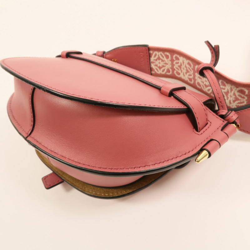 LOEWE 牛皮皮革Mini Gate金扣肩背袋-14