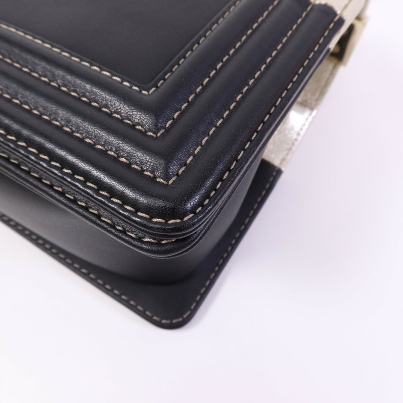 CHANEL 牛皮皮革Boy 25金扣鏈帶肩背袋-8