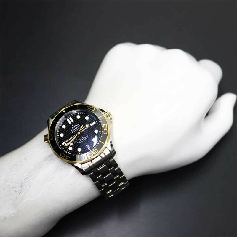 歐米茄海馬300公尺同軸至臻天文台雙色男士腕錶 210 20 42 01 002 黑色黃金自動機械錶-3