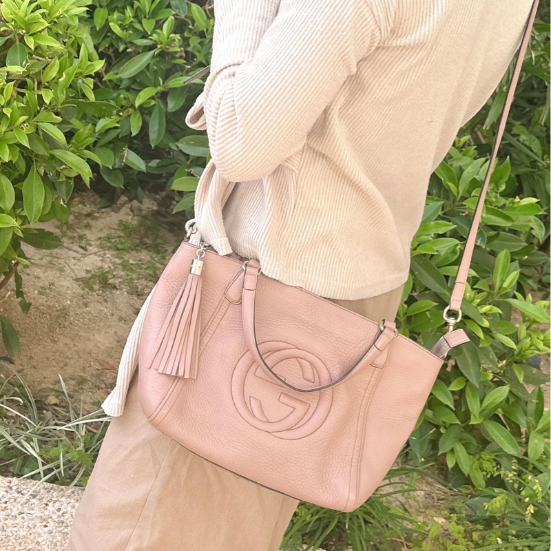 古馳 流蘇包 斜背包 側背包 中古包包  側背包 斜背 單肩包 托特包 中古包 經典款 櫻花色 櫻花粉 肩背包 Gucci soho tassel bag pink-3