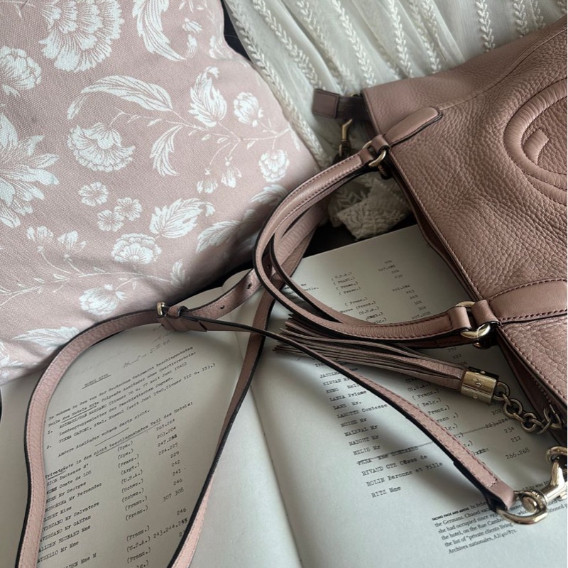 古馳 流蘇包 斜背包 側背包 中古包包  側背包 斜背 單肩包 托特包 中古包 經典款 櫻花色 櫻花粉 肩背包 Gucci soho tassel bag pink-21