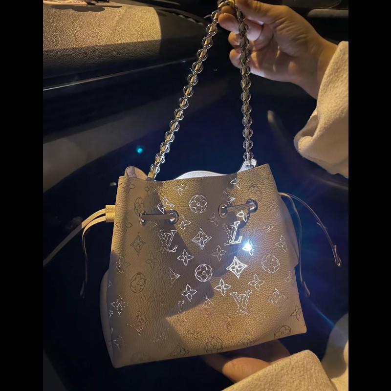 原價17萬 Louis Vuitton LV 路易威登 月光女神 Bella Tote 鏤空雕花兩用托特包-0
