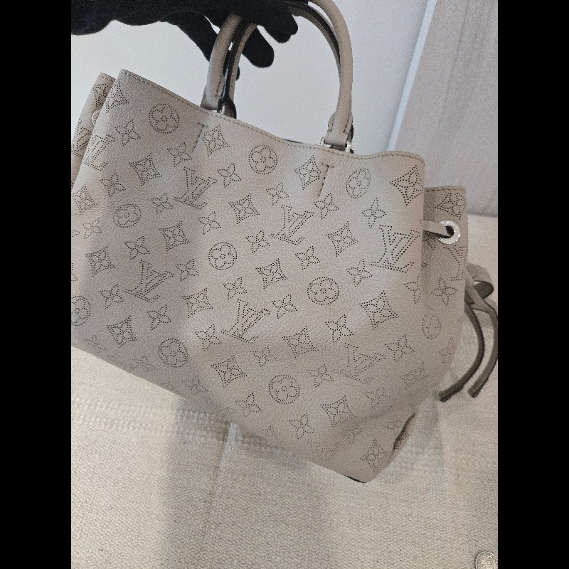原價17萬 Louis Vuitton LV 路易威登 月光女神 Bella Tote 鏤空雕花兩用托特包-9
