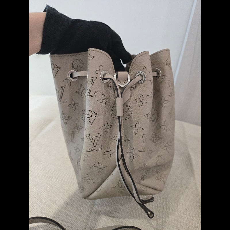 原價17萬 Louis Vuitton LV 路易威登 月光女神 Bella Tote 鏤空雕花兩用托特包-10
