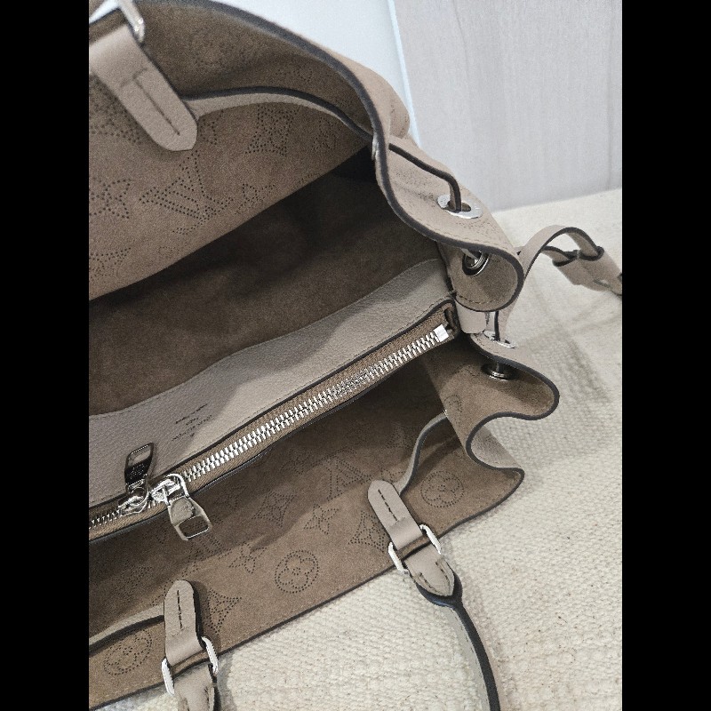 原價17萬 Louis Vuitton LV 路易威登 月光女神 Bella Tote 鏤空雕花兩用托特包-11