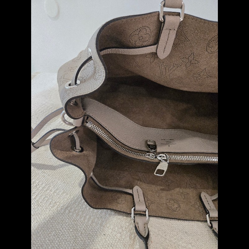 原價17萬 Louis Vuitton LV 路易威登 月光女神 Bella Tote 鏤空雕花兩用托特包-12