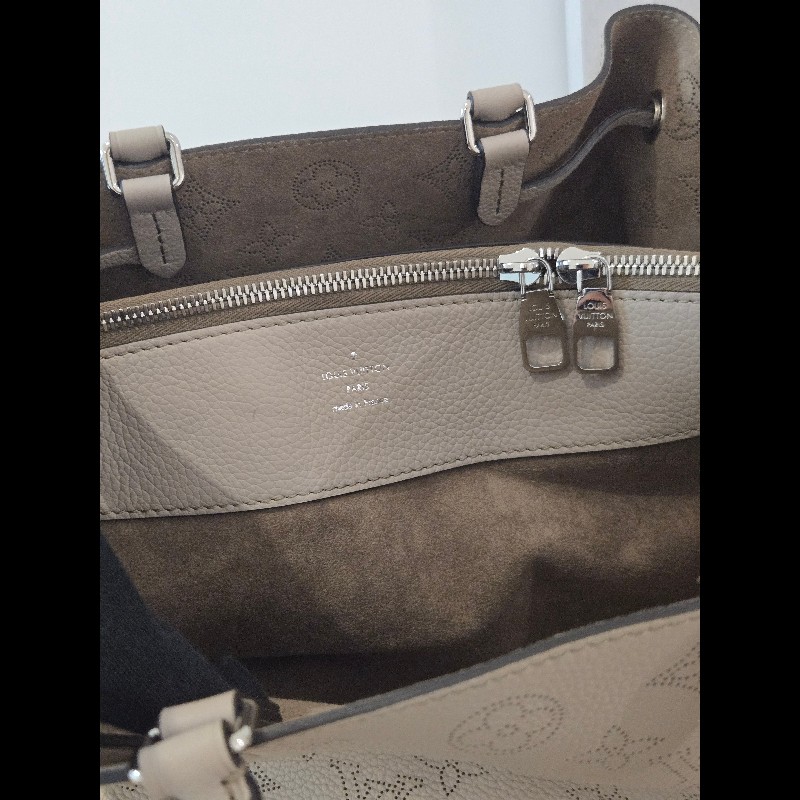 原價17萬 Louis Vuitton LV 路易威登 月光女神 Bella Tote 鏤空雕花兩用托特包-19