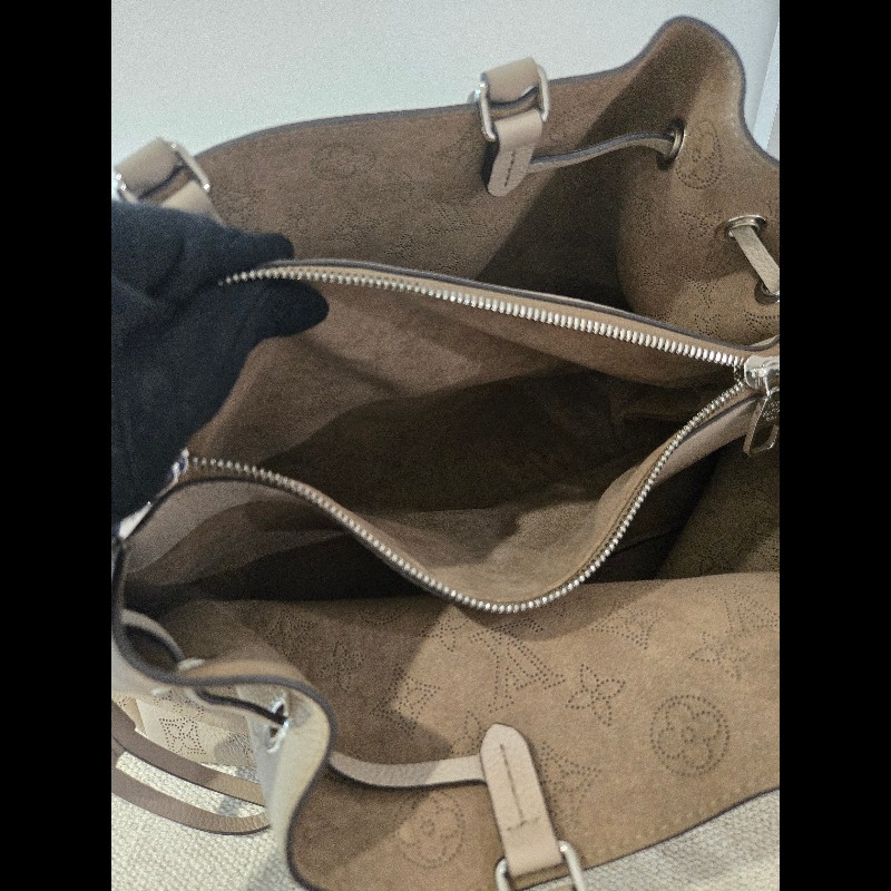 原價17萬 Louis Vuitton LV 路易威登 月光女神 Bella Tote 鏤空雕花兩用托特包-21