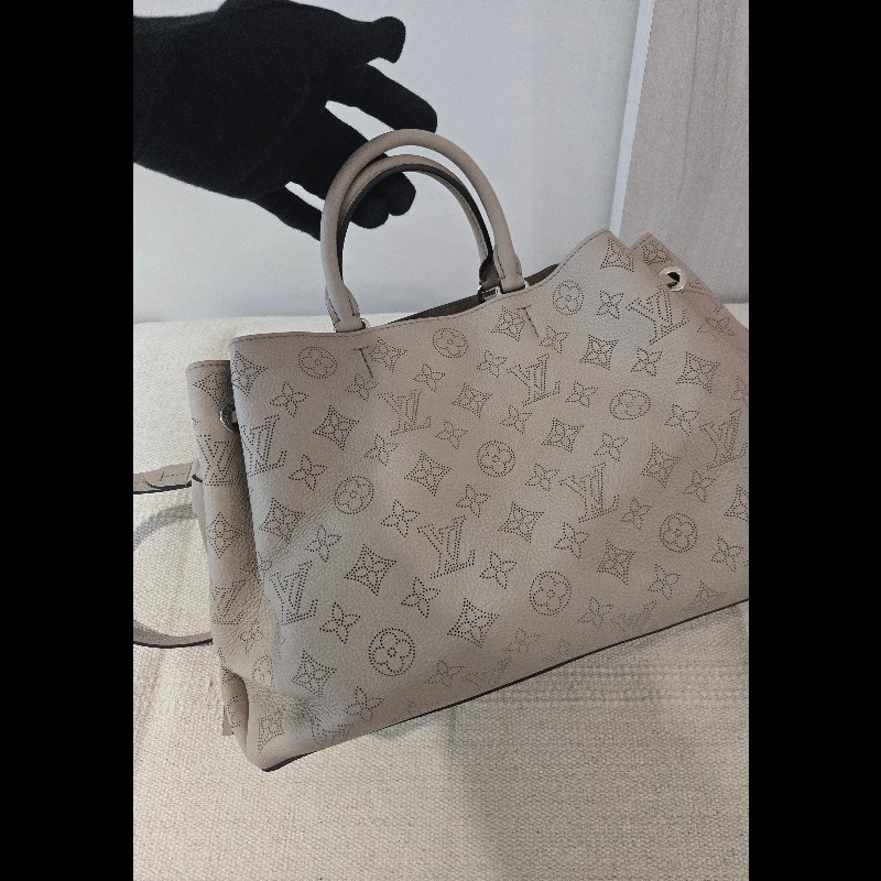 原價17萬 Louis Vuitton LV 路易威登 月光女神 Bella Tote 鏤空雕花兩用托特包-28
