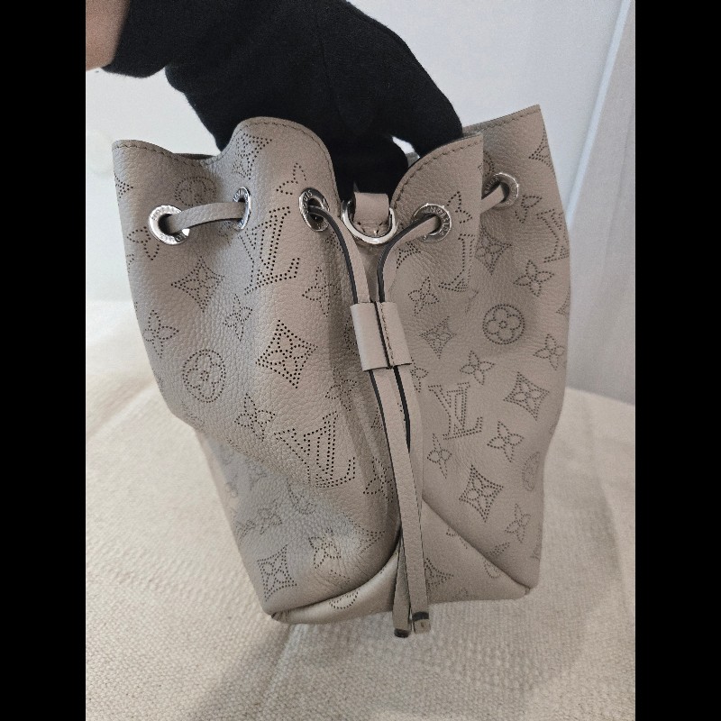 原價17萬 Louis Vuitton LV 路易威登 月光女神 Bella Tote 鏤空雕花兩用托特包-29