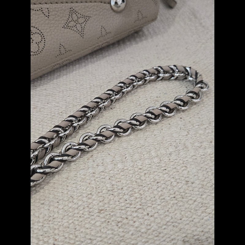 原價17萬 Louis Vuitton LV 路易威登 月光女神 Bella Tote 鏤空雕花兩用托特包-31