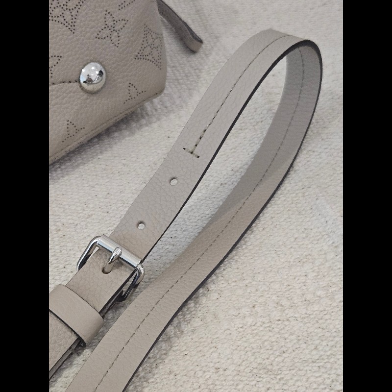 原價17萬 Louis Vuitton LV 路易威登 月光女神 Bella Tote 鏤空雕花兩用托特包-33