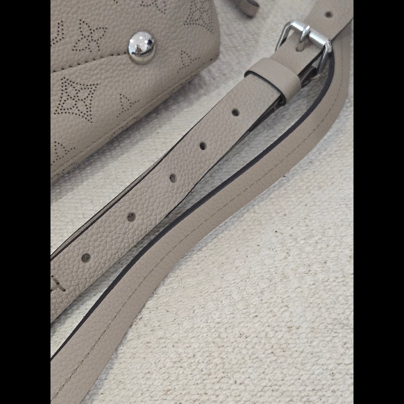 原價17萬 Louis Vuitton LV 路易威登 月光女神 Bella Tote 鏤空雕花兩用托特包-34