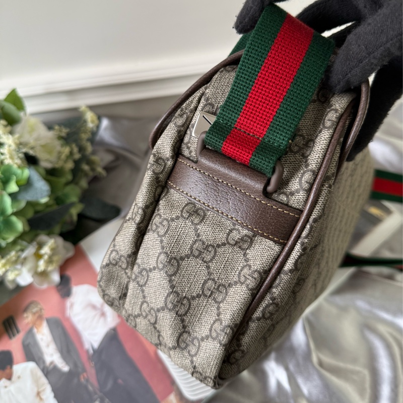 綠紅雙釦造型翻蓋小款郵差包(米色/烏木色)-3