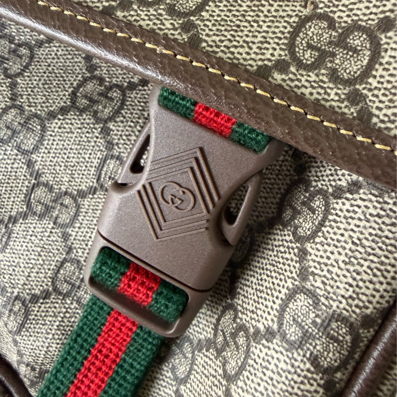 綠紅雙釦造型翻蓋小款郵差包(米色/烏木色)-8