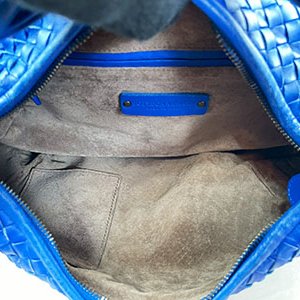 ＊奢華大道國際精品＊【BV311】BV電光藍小羊皮編織和尚肩背包 (小)-6