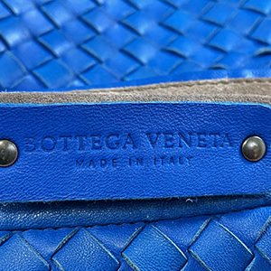 ＊奢華大道國際精品＊【BV311】BV電光藍小羊皮編織和尚肩背包 (小)-8